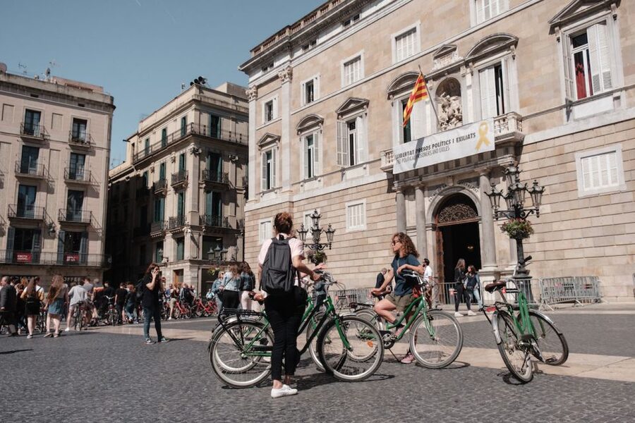Barcelona: Guided Bike or E-Bike City Tour - Eixample, Vila Olímpica, and the Mediterranean air