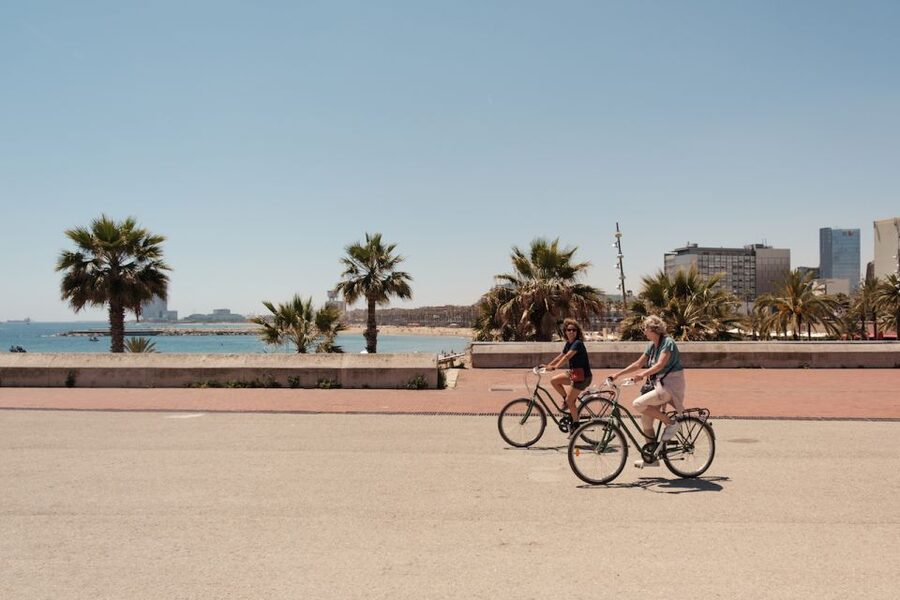 Barcelona: Guided Bike or E-Bike City Tour - Returning through El Born to Santa Maria del Mar
