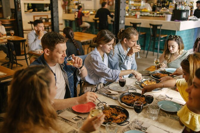 Barcelona: Guided Food Walking Tour with Tapas and Wine - A pause at Santa Maria del Mar