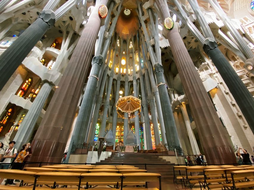 Barcelona: Guided Tour of Sagrada Familia - Private or small group: which option fits you?