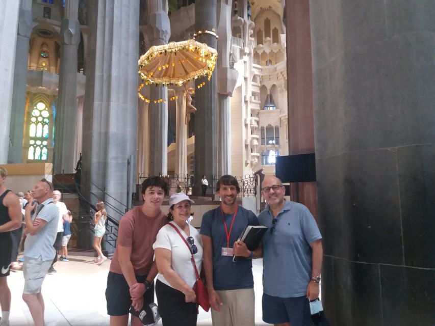 Barcelona: Guided Tour of Sagrada Familia - Meeting your guide outside the basilica