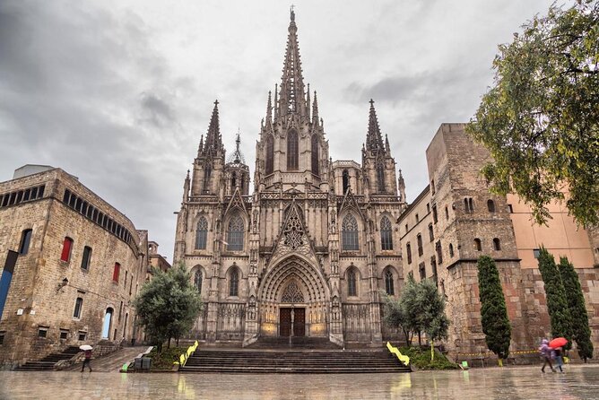 Barcelona Helicopter, Sailboat & Old Town Private Walking Tour - Key points to know before you book