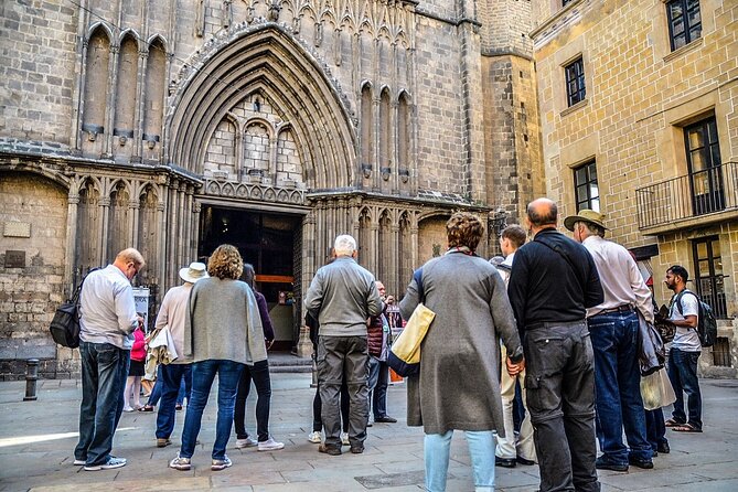 Barcelona Highlights Guided Tour with Monjuic Cable Car - The guide makes or breaks the day