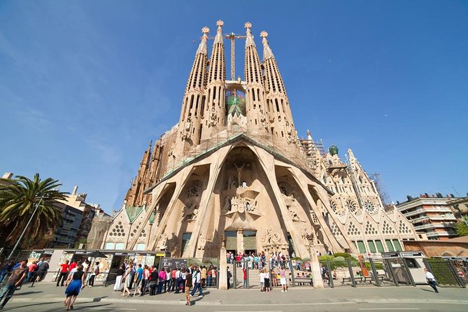 Barcelona Highlights & Montserrat with Port or Hotel Pick Up - Montserrat Monastery and the Basilica