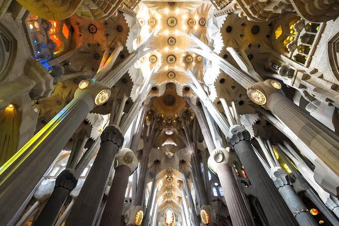 Barcelona Highlights & Sagrada Familia Tour: Priority Access - A strong first look at Barcelona’s old center