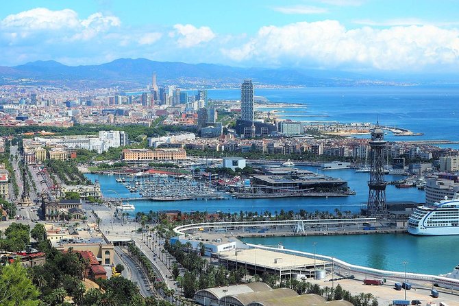 Barcelona Highlights Small Group Tour with Hotel Pick Up - The Gothic Quarter is where the tour slows down