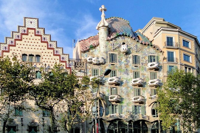 Barcelona Highlights Small Group Tour with Hotel Pick Up - Transport, group size, and comfort