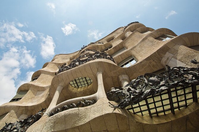 Barcelona Highlights Small Group Tour with Hotel Pick Up - The guides shape the experience