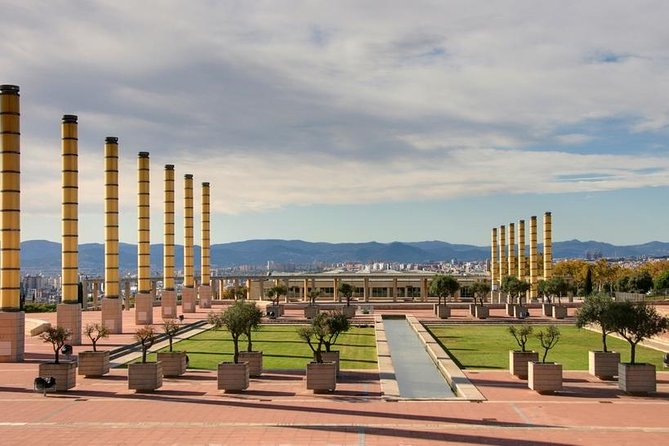 Barcelona Highlights Tour and Montserrat Monastery with Hotel Pick-up - Montserrat Monastery is more than a photo stop