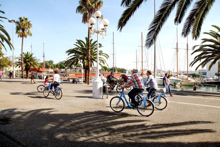 Barcelona Historical 3-Hour Bike Tour - Guides, languages, and the human side of the tour