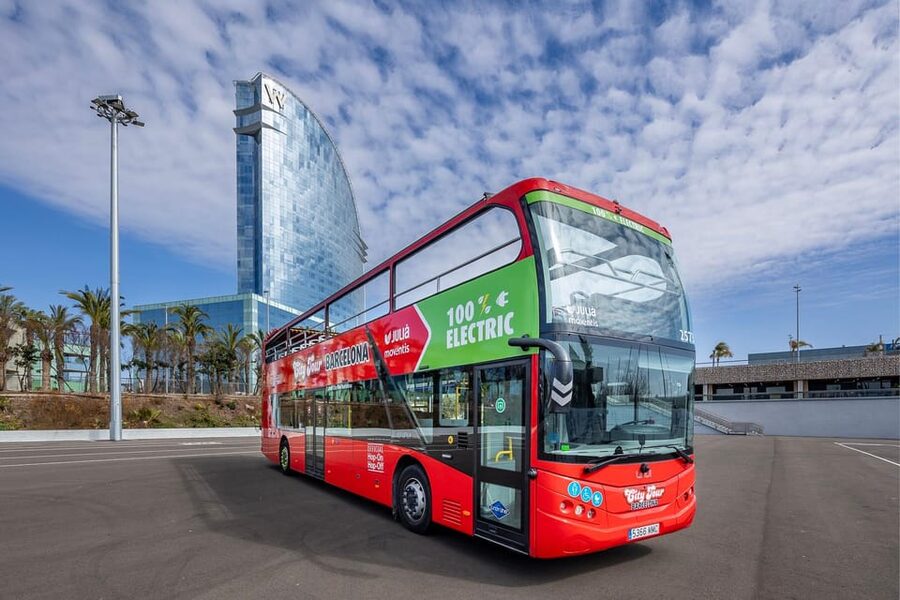 Barcelona: Hop-On Hop-Off Bus & Aquarium Tour - Should you book it?