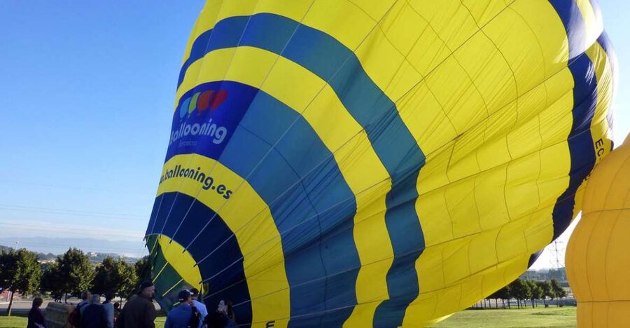 Barcelona: Hot Air Balloon Ride with Optional Transportation - Key points to know before booking