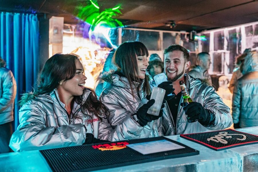 Barcelona: Icebar experience, located at the beach !! - Entering Icebarcelona beside Barceloneta Beach