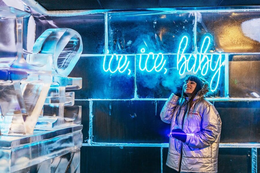 Barcelona: Icebar experience, located at the beach !! - Photos, music, and the short visit problem
