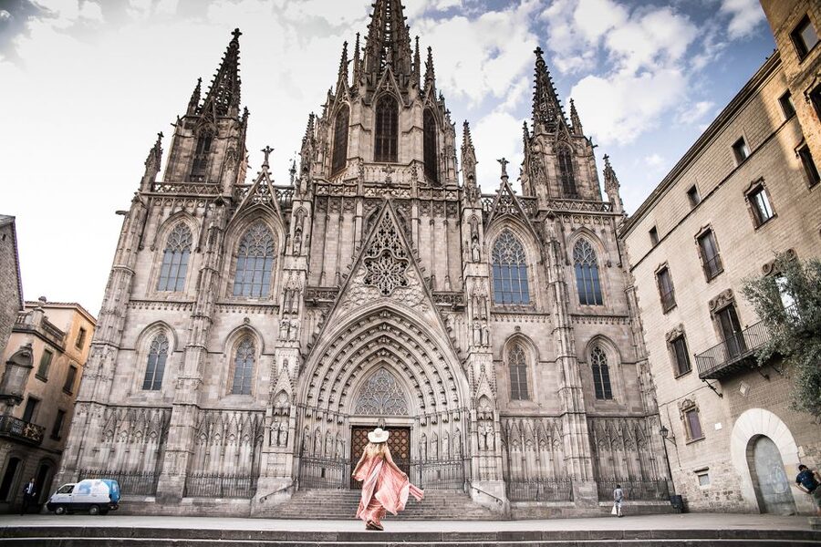 Barcelona: Instagram Tour of the Most Scenic Spots - The metro ride to Barcelona’s modern icon