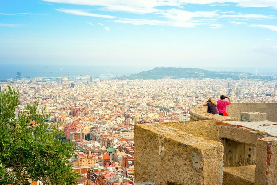 Barcelona: Instagram Tour of the Most Scenic Spots - Photographing the Sagrada Familia from outside