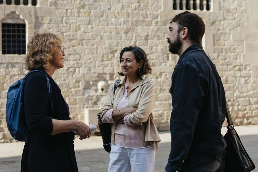 Barcelona: Jewish Quarter 2-Hour Walking Tour - Sinagoga Mayor, the tour’s central stop