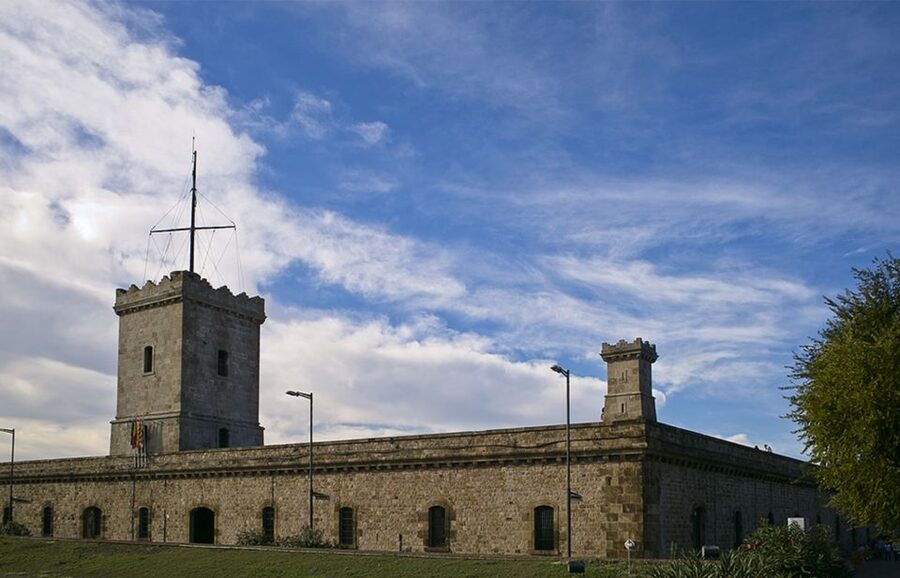 Barcelona: Montjuïc Cable Car Ticket with Audio Guide - Timing your visit for a better day