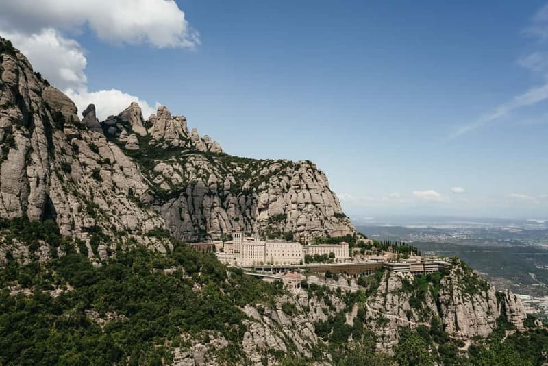 Barcelona: Montserrat and Winery Tour with Tapas or Lunch - Using Your 1.5 Hours of Free Time