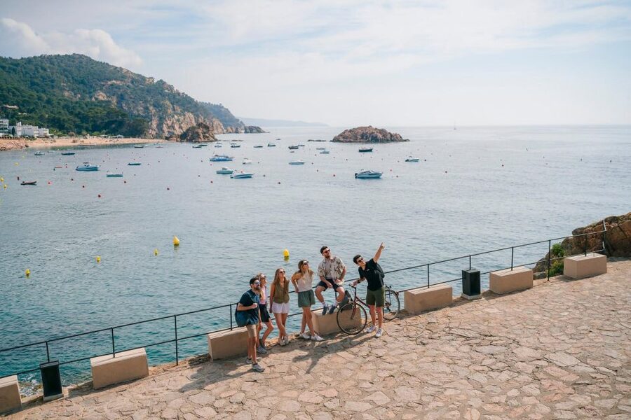 Barcelona: Montserrat, Girona & Costa Brava Guided Day Trip - What this long Catalonia day actually feels like