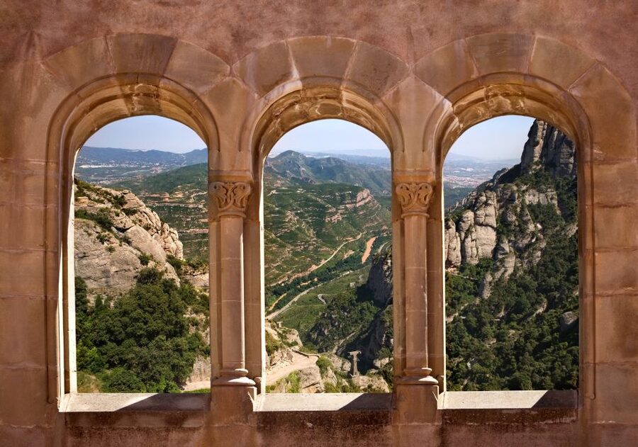 Barcelona: Montserrat Tour with Lunch & Wine Tasting Option - Should you book it?