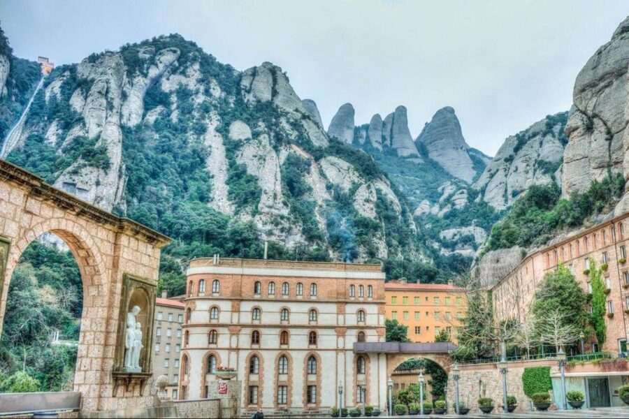 Barcelona: Montserrat Tour with Transport & Basilica Option - Returning to Barcelona after 75 minutes