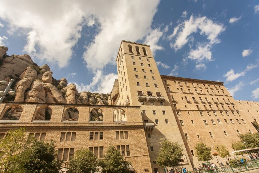 Barcelona: Montserrat with Winery Visit and Farmhouse Lunch - Key points at a glance