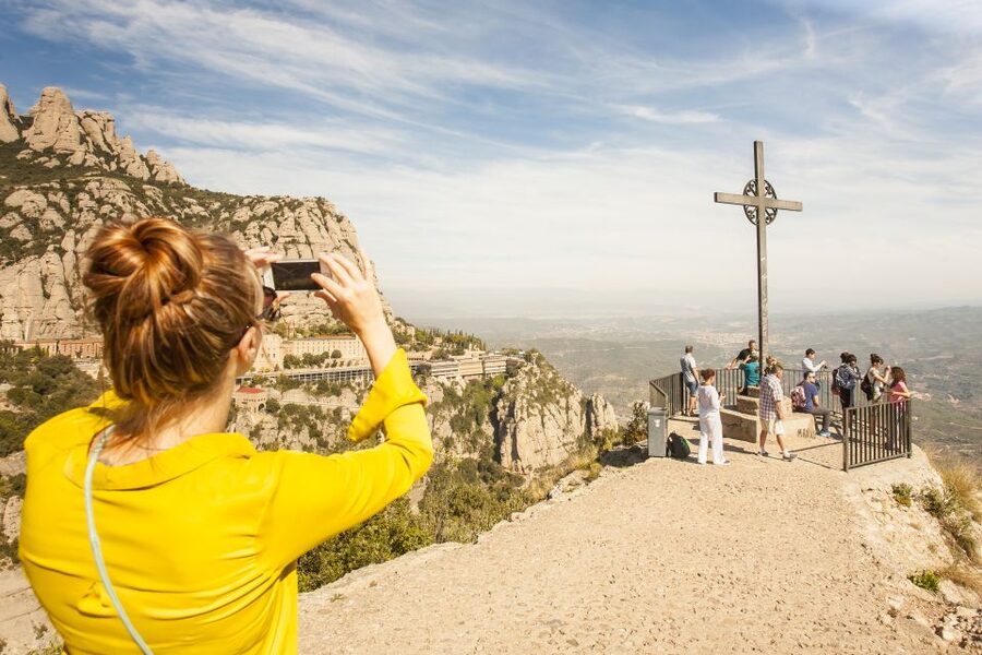 Barcelona: Montserrat with Winery Visit and Farmhouse Lunch - Who should book this Catalan day trip?