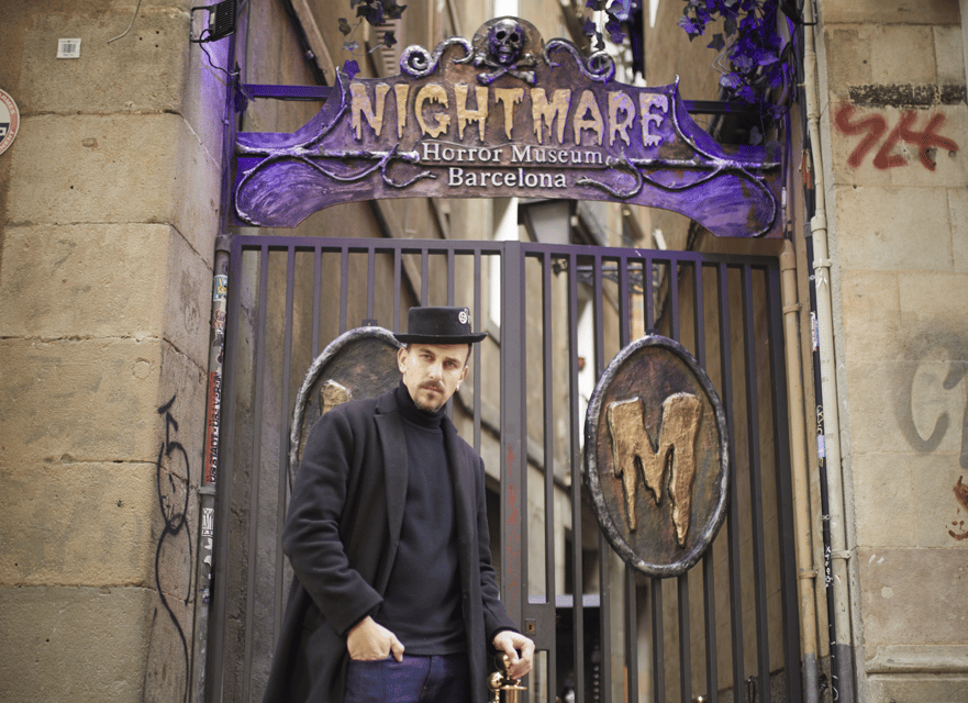 Barcelona: Nightmare Horror Museum Maze Entry Ticket - Walking through complete darkness