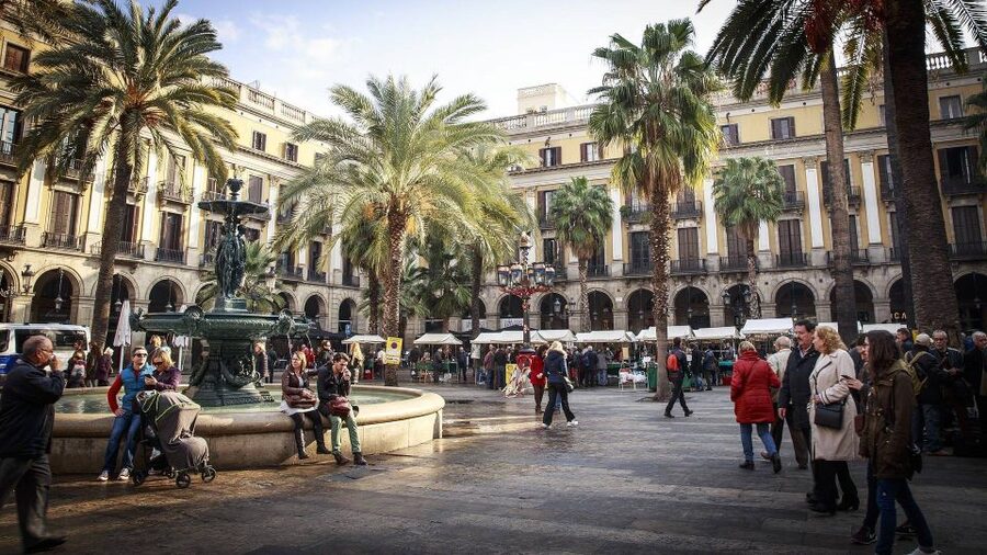 Barcelona: Old Town and Gothic Quarter Walking Tour - La Rambla, from street performers to La Boqueria