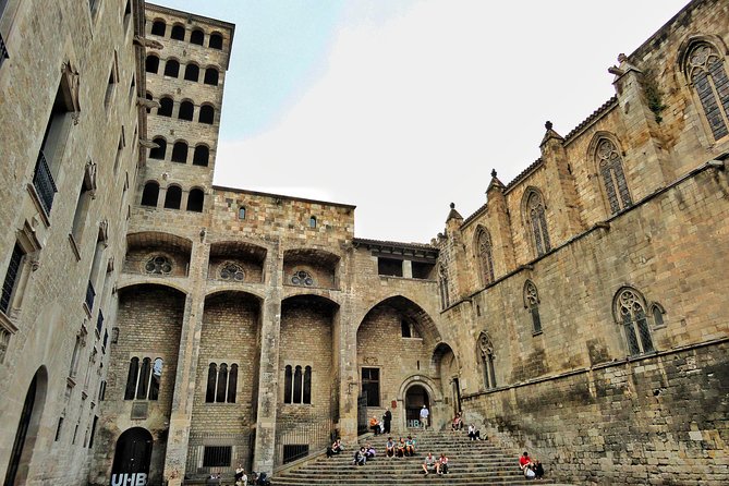 Barcelona Old Town & Gothic Quarter Small Group Tour - Barcelona Cathedral and the story of Saint Eulalia