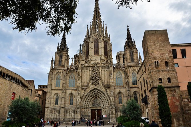 Barcelona Old Town & Gothic Quarter Small Group Tour - El Born and Santa Maria del Mar