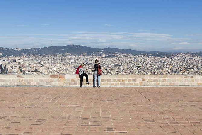 Barcelona: Old Town, Montjuic Castle, Cable Car Small Group Tour - Montjuïc Castle and its difficult past