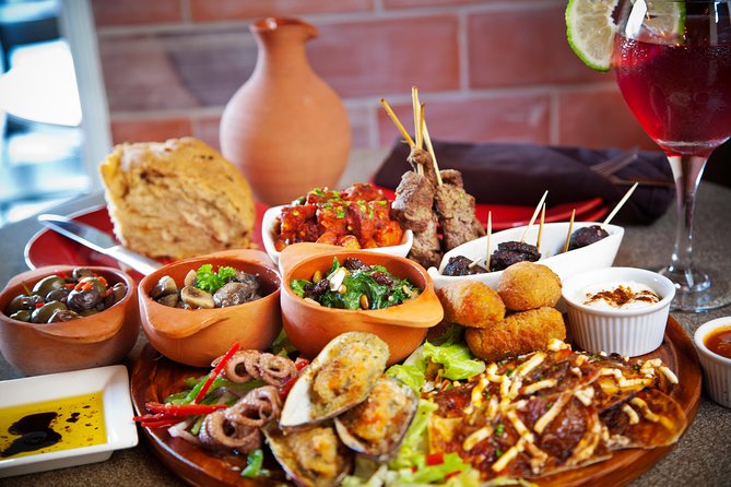 Barcelona Old Town Night Small Group Tour with Tapas & Flamenco - Why this Barcelona night tour works well