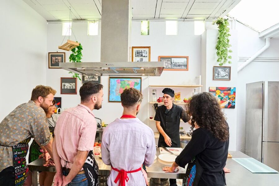 Barcelona: Paella Cooking Class with Market Visit and More - Dietary Options and Accessibility