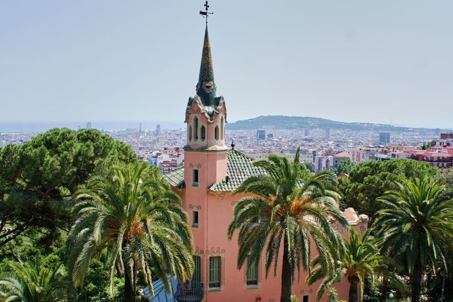 Barcelona: Park Güell and Gaudí House Museum Entry Ticket - Entering through the right side of the hill