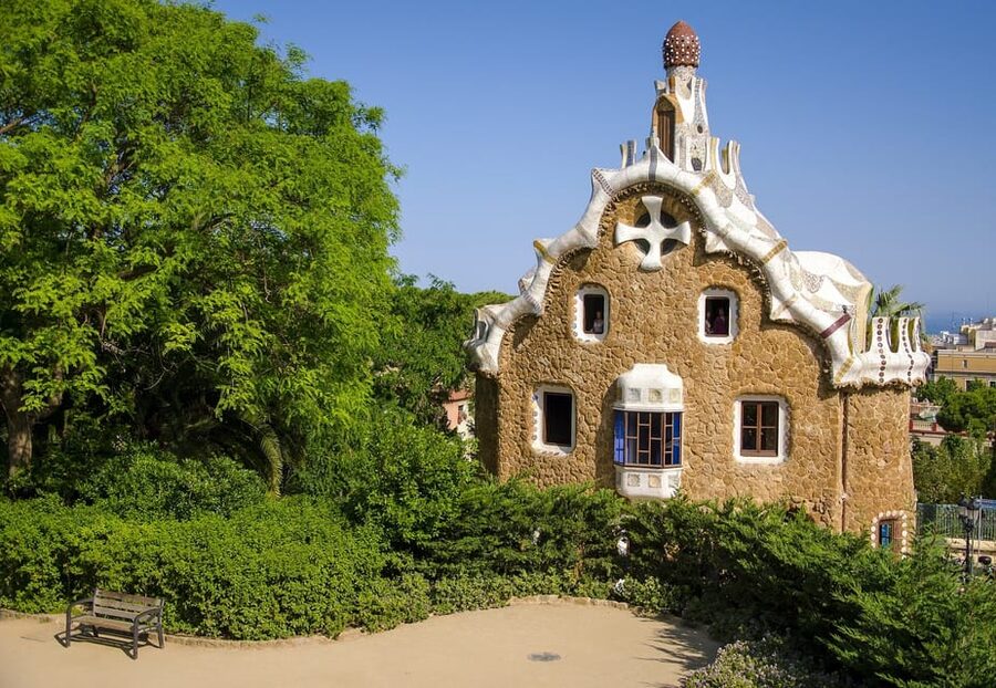Barcelona: Park Güell Guided Tour - Getting to the meeting point without stress