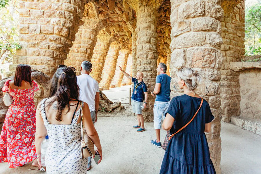 Barcelona: Park Güell Guided Tour & Priority Access - Why Park Güell is better with a guide