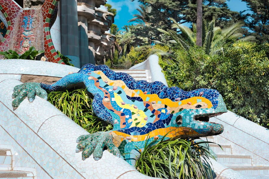 Barcelona: Park Güell Guided Tour & Priority Access - Doric columns, vaulted walkways, and Gaudí’s structure