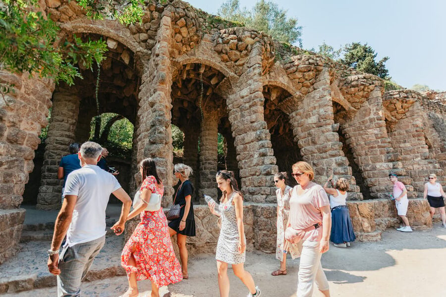 Barcelona: Park Güell Guided Tour & Priority Access - Is $32 a fair price?