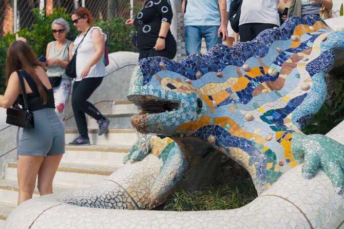 Barcelona: Park Güell Guided Tour & Tickets with Fast-Track Entry - How the guides shape the experience