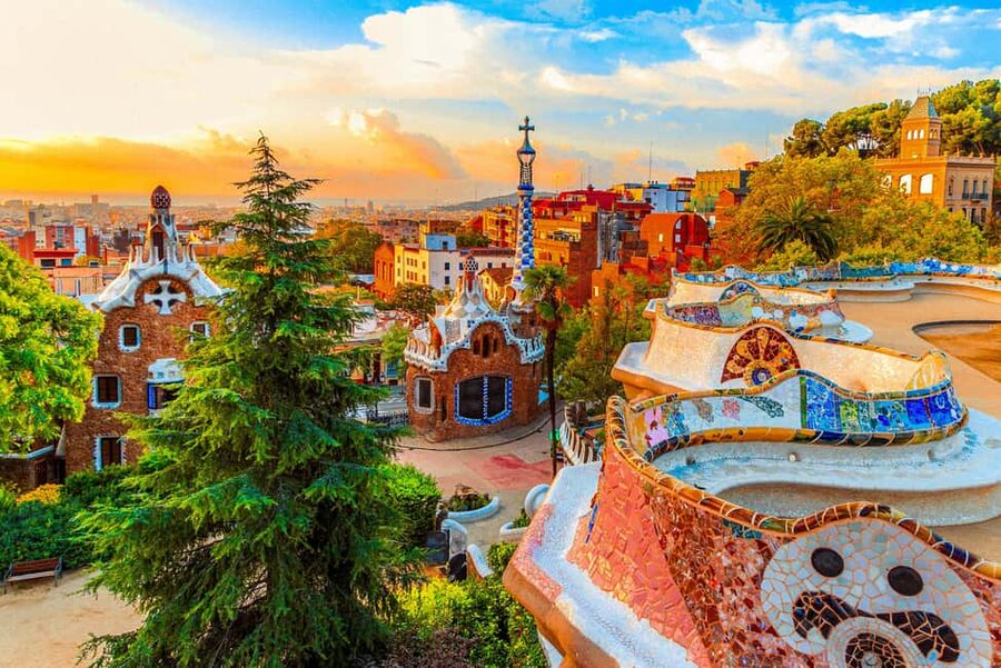 Barcelona: Park Güell Guided Tour with Fast-Track Ticket - Meeting Crown Tours at Ctra. del Carmel 23