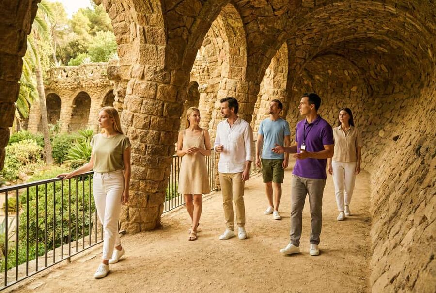 Barcelona: Park Güell Guided Tour with Fast-Track Ticket - What the Guides Add