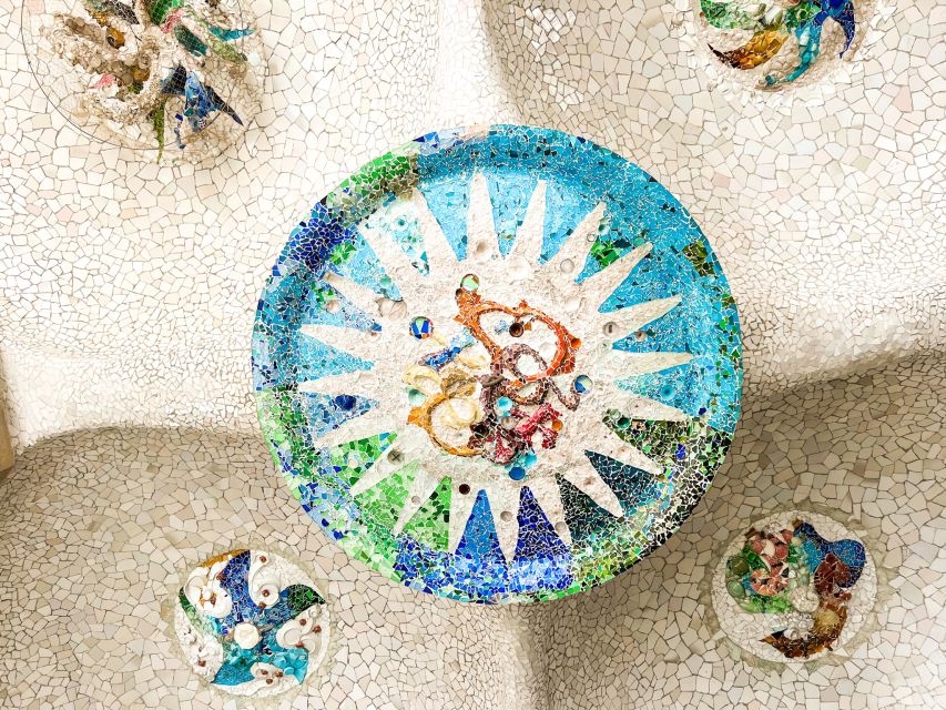 Barcelona: Park Güell & La Sagrada Familia Tickets and Tour - What the Park Güell explanation adds