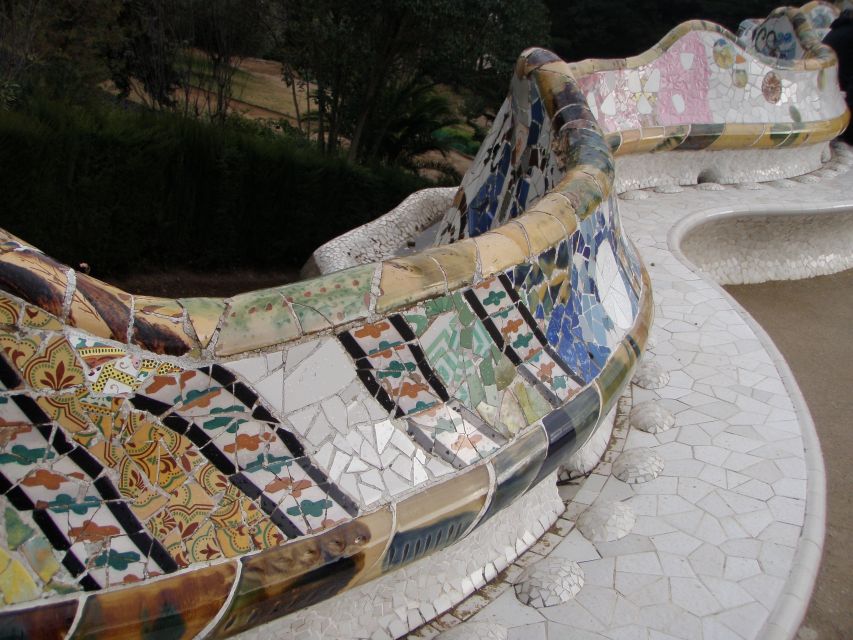 Barcelona: Park Güell & Sagrada Familia Guided Tour - Group size, pace, and free time