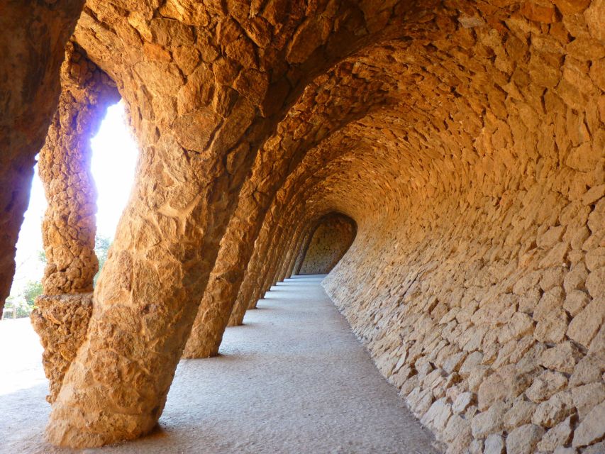 Barcelona: Park Güell & Sagrada Familia Guided Tour - Dress rules and arrival advice