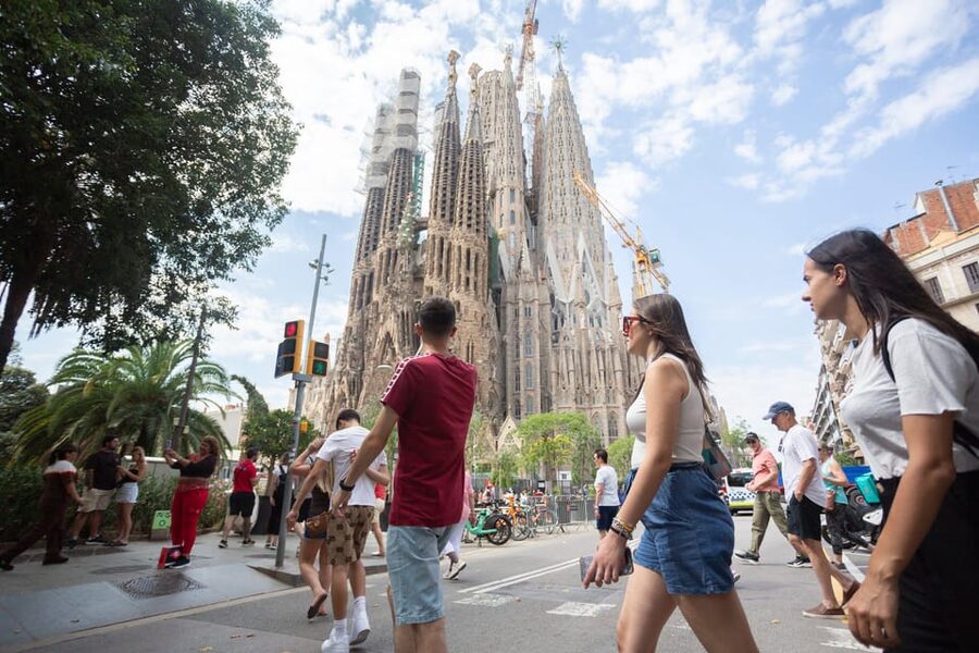Barcelona: Park Güell & Sagrada Familia Guided Tour - Getting from Sagrada Familia to Park Güell
