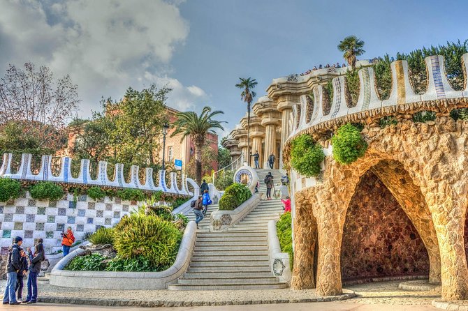 Barcelona: Park Guell Skip the Line Guided Tour - What the guides add to the experience