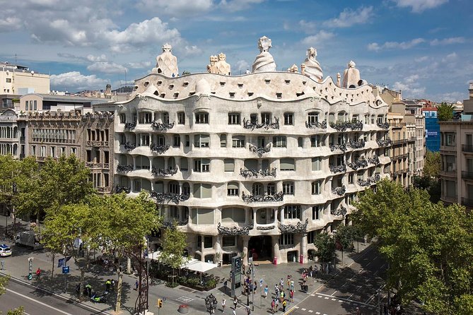 Barcelona Pass: Save up to 50% - Includes Sagrada Familia - Choose family stops with care