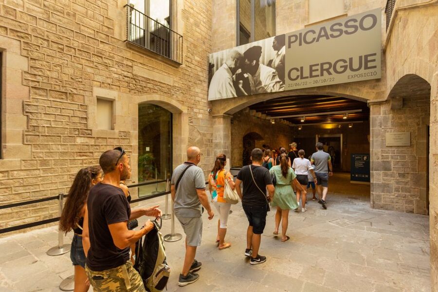 Barcelona: Picasso Museum Skip-the-Line Guided Tour - The 90-minute route through Picasso’s changing styles